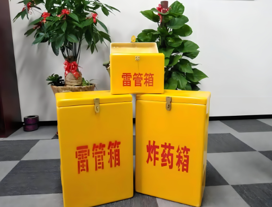 安州玻璃钢炸药箱与普通炸药箱有什么区别？